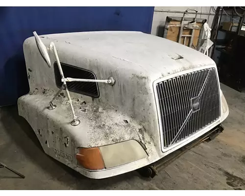 VOLVO VNL 2003-OLDER HOOD