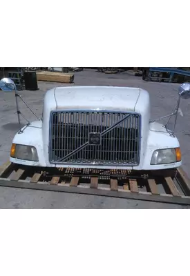 VOLVO VNL 2003-OLDER HOOD