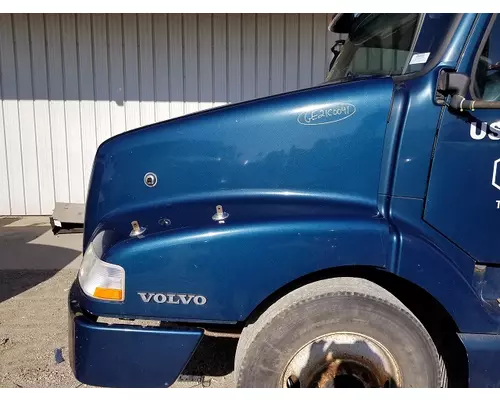 VOLVO VNL 2003-OLDER HOOD