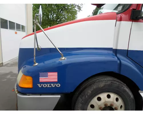 VOLVO VNL 2003-OLDER HOOD