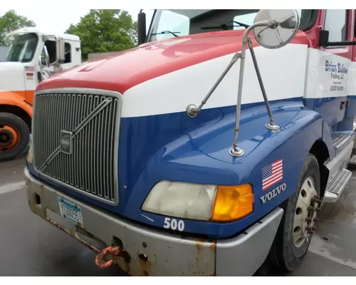 VOLVO VNL 2003-OLDER HOOD