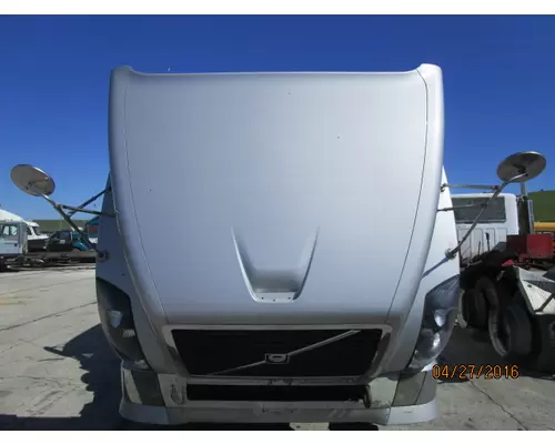 VOLVO VNL 2003-OLDER HOOD