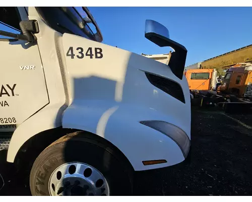 VOLVO VNL 2018-NEWER HOOD