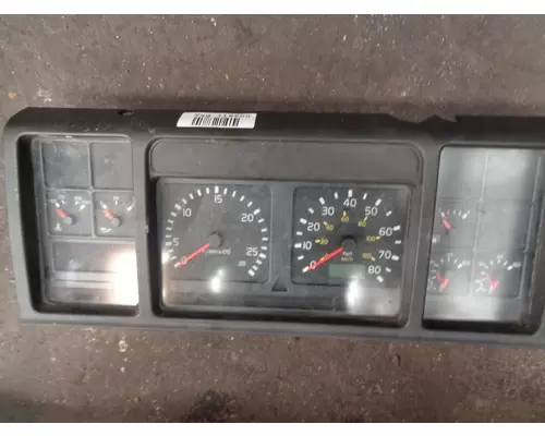 VOLVO VNL_20461852-P01 Instrument Cluster