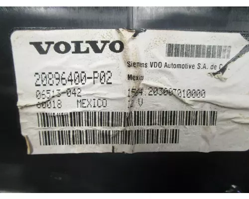 VOLVO VNL_20896400-P02 Instrument Cluster