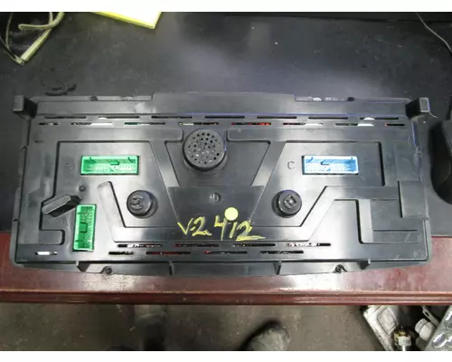 VOLVO VNL_20896400-P02 Instrument Cluster