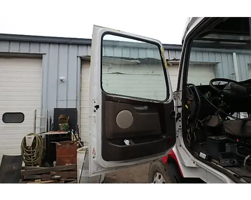 VOLVO VNL 610 Door Assembly, Front