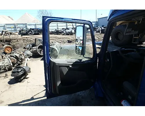 VOLVO VNL 610 Door Assembly, Front