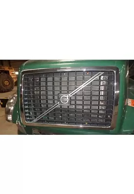 VOLVO VNL 610 Grille