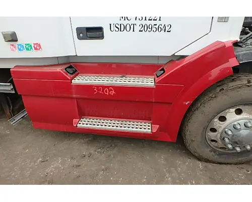 VOLVO VNL 610 Side Fairing