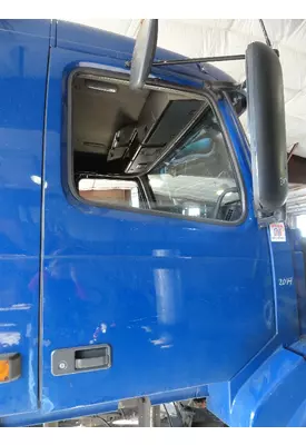 VOLVO VNL 630 Door Assembly, Front