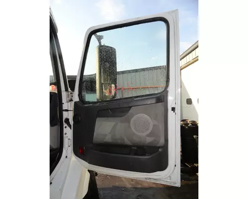 VOLVO VNL 660 Door Assembly, Front