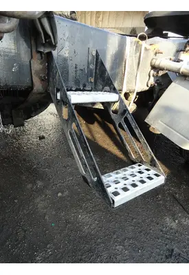 VOLVO VNL 660 Frame Step