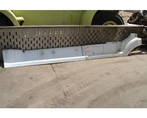 VOLVO VNL 660 Side Fairing