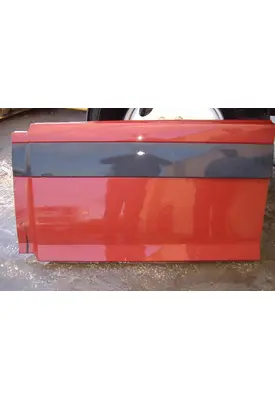 VOLVO VNL 660 Side Fairing