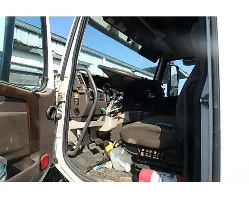 VOLVO VNL 670 Cab