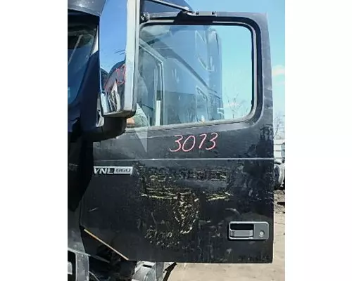 VOLVO VNL 670 Door Assembly, Front