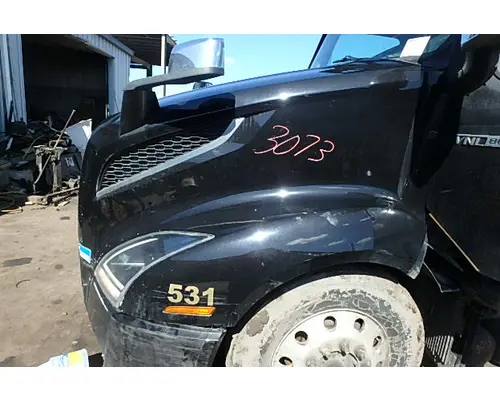VOLVO VNL 670 Hood