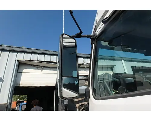 VOLVO VNL 670 Side View Mirror