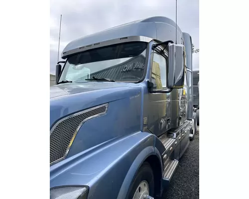 VOLVO VNL 670 Vehicle For Sale