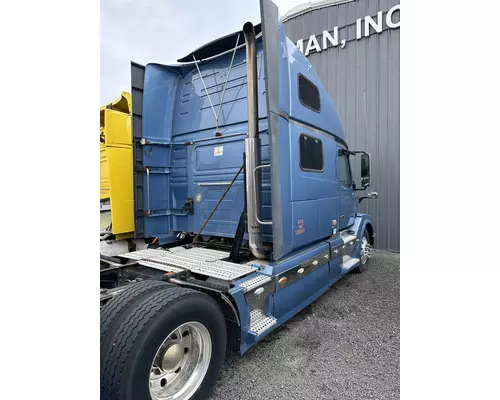 VOLVO VNL 670 Vehicle For Sale
