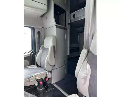 VOLVO VNL 670 Vehicle For Sale