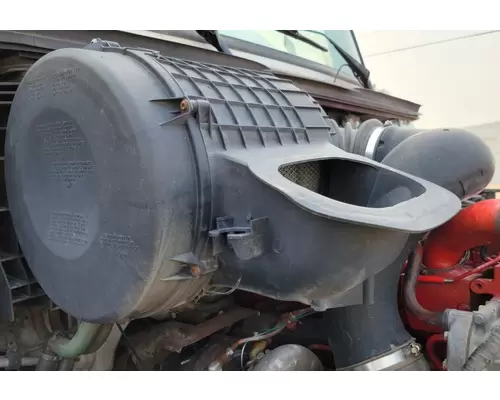 VOLVO VNL 680 Air Cleaner