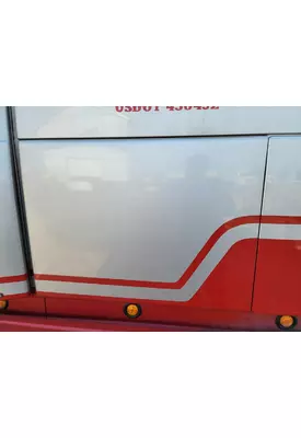 VOLVO VNL 680 Baggage Door 