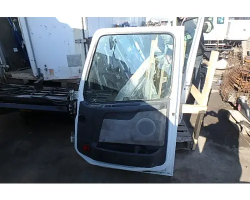 VOLVO VNL 730 Door Assembly, Front