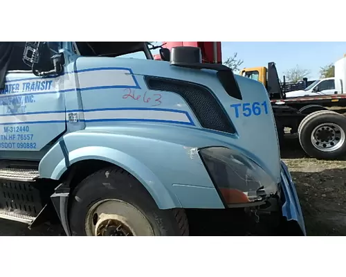 VOLVO VNL 730 Hood