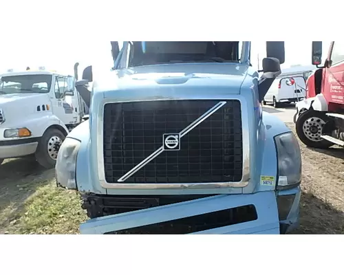 VOLVO VNL 730 Hood