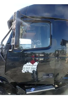 VOLVO VNL 780 Door Assembly, Front