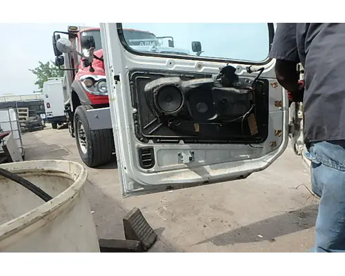 VOLVO VNL 780 Door Assembly, Front
