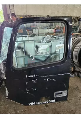 VOLVO VNL 780 Door Assembly, Front