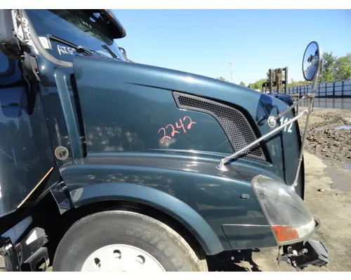 VOLVO VNL 780 Hood