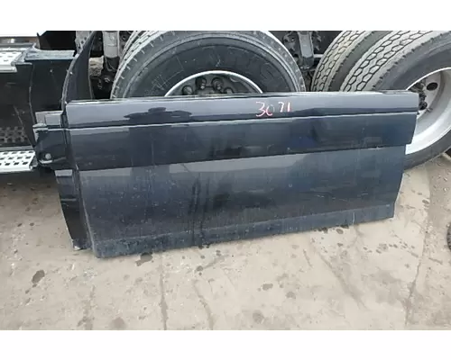 VOLVO VNL 780 Side Fairing