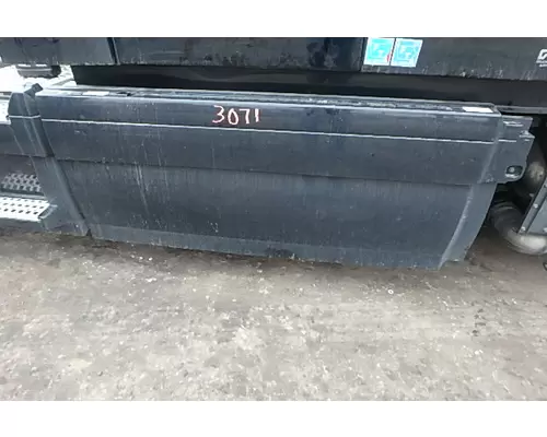 VOLVO VNL 780 Side Fairing