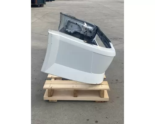 VOLVO VNL Gen 2 Bumper Assembly, Front