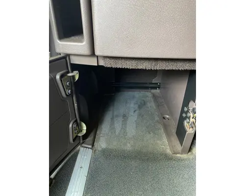 VOLVO VNL Gen 2 Cab