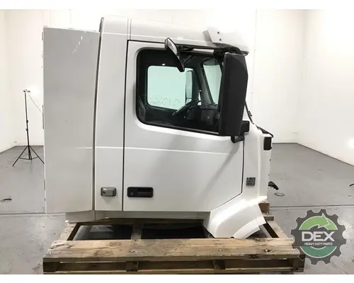 VOLVO VNL day cab Cab