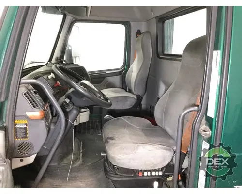 VOLVO VNL day cab Cab