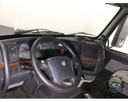 VOLVO VNL day cab Cab