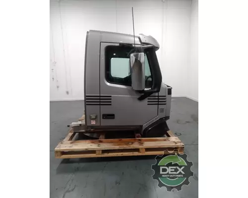 VOLVO VNL day cab Cab