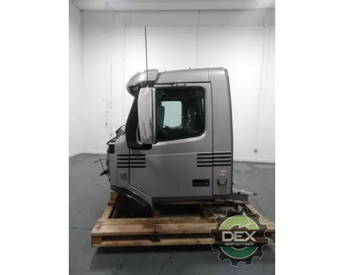 VOLVO VNL day cab Cab