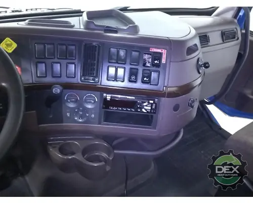 VOLVO VNL day cab Cab