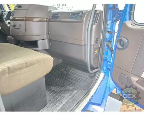 VOLVO VNL day cab Cab