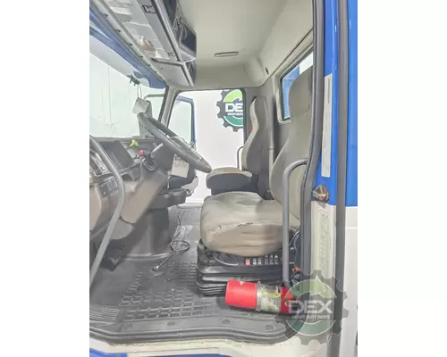 VOLVO VNL day cab Cab