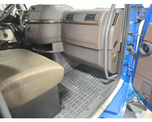 VOLVO VNL day cab Cab