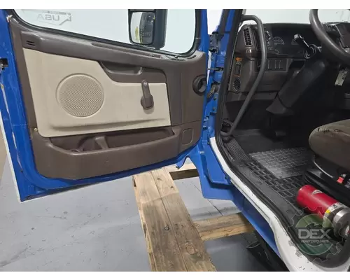 VOLVO VNL day cab Cab