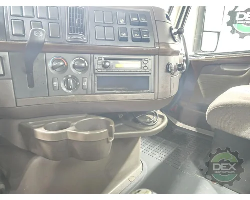 VOLVO VNL day cab Cab